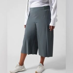 Athleta cosmic wrap cropped pants, size 20